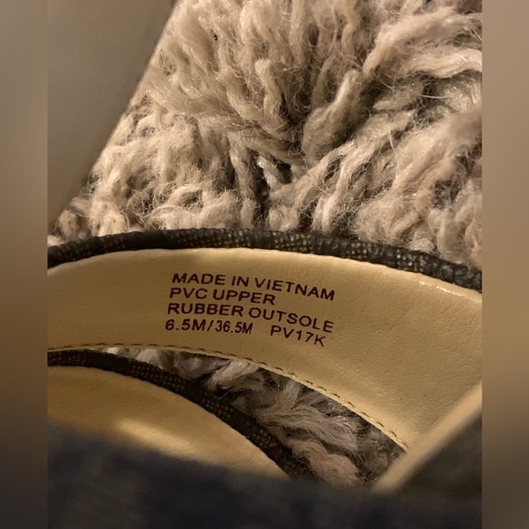 Michael Kors wedge. New only worn one time. - Picture 2 of 6